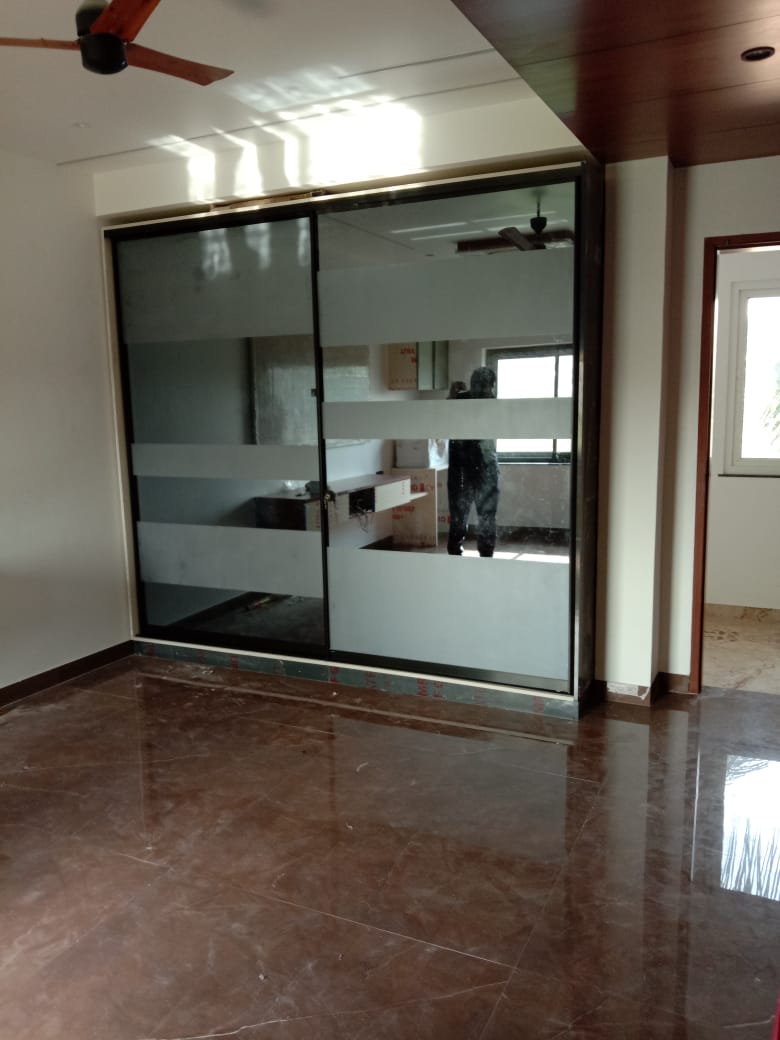 lowest-price-lacquer-glass-wardrobe-designs-in-gurgaon-gurugram-best-price-cheapest-price-glass-wardrobe-gurgaon-india